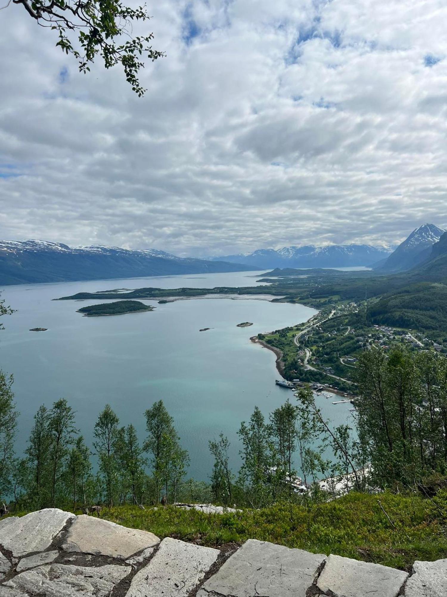 Lyngen Apartments Lyngseidet ภายนอก รูปภาพ