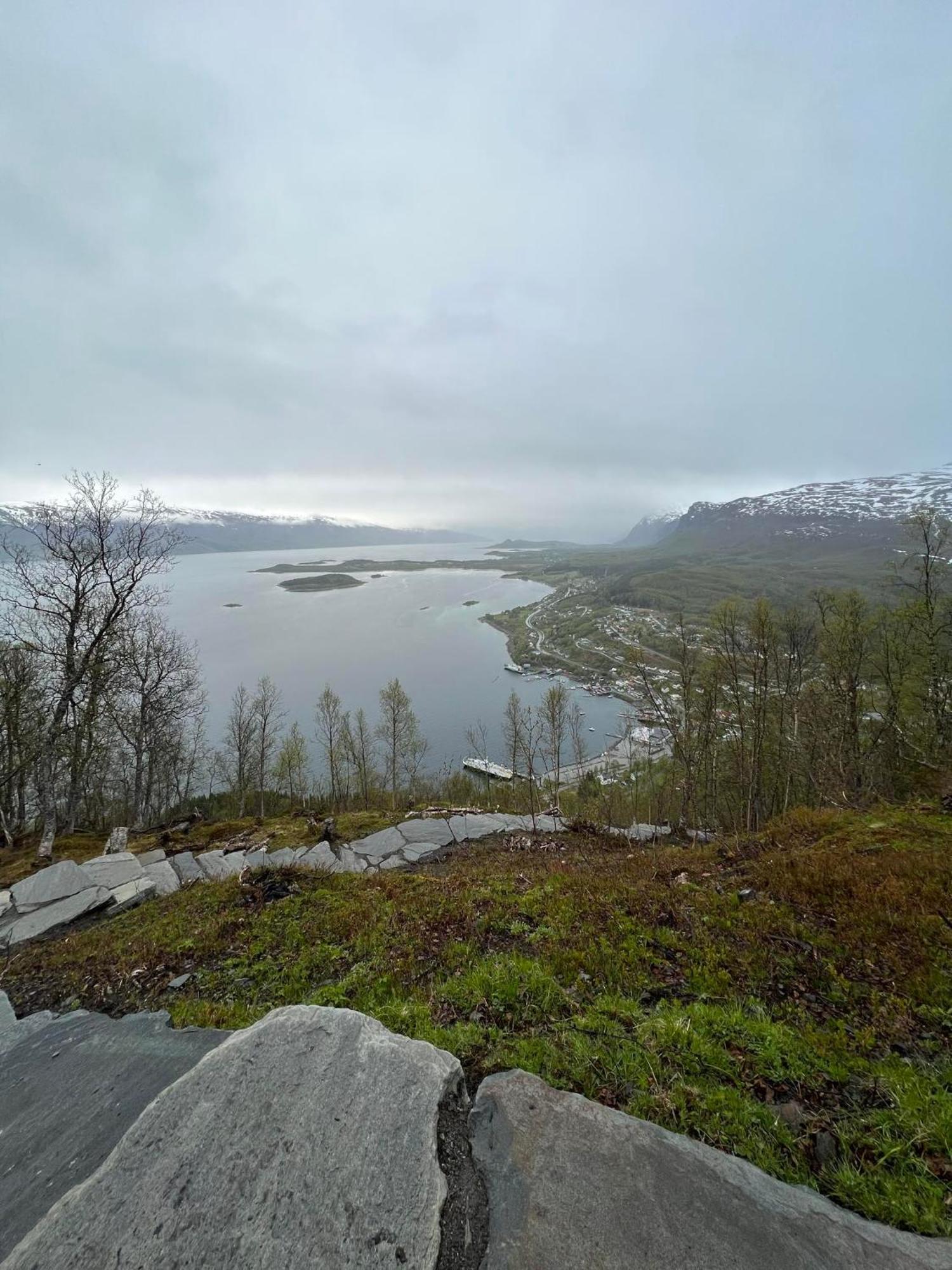 Lyngen Apartments Lyngseidet ภายนอก รูปภาพ