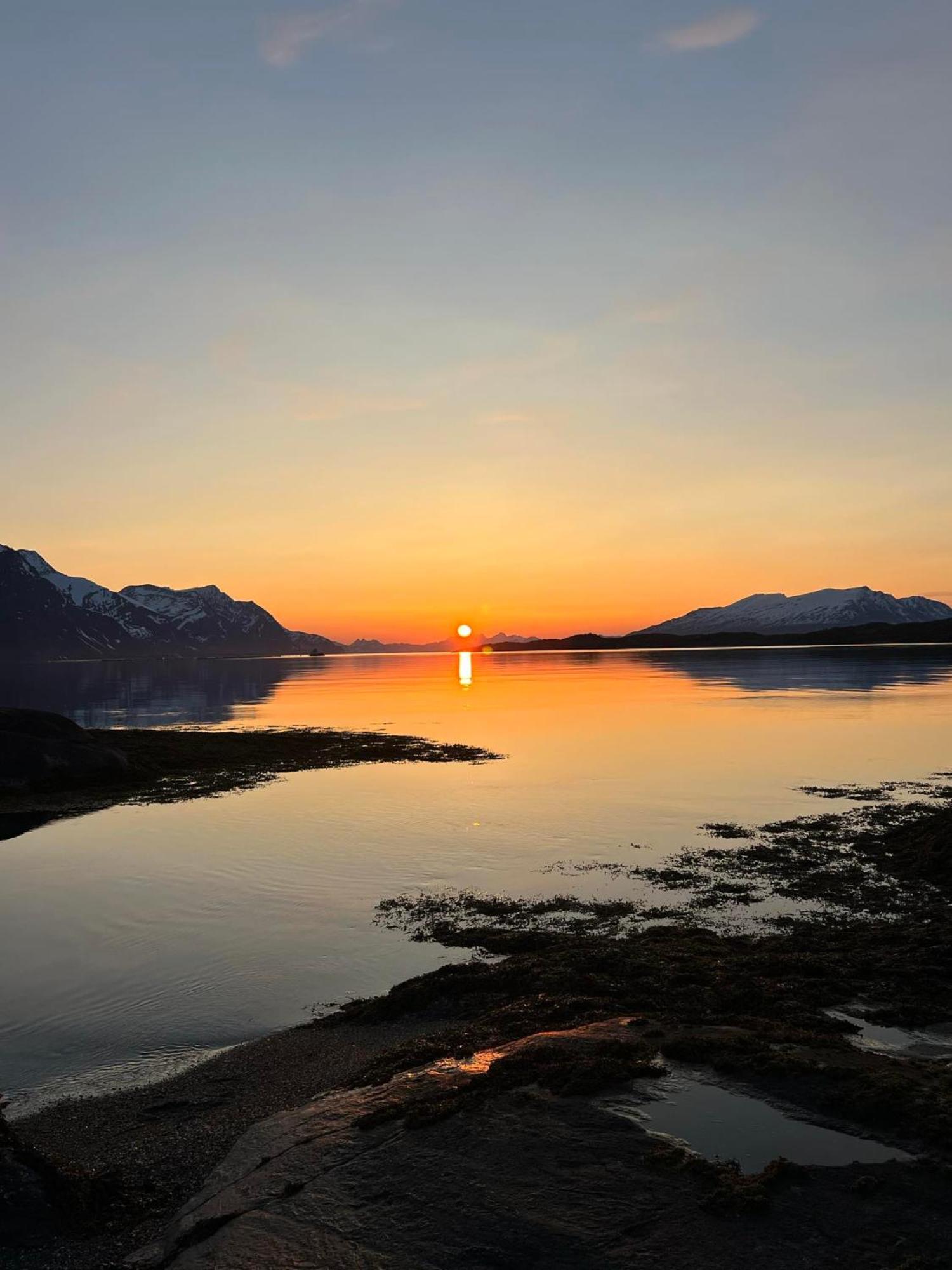 Lyngen Apartments Lyngseidet ภายนอก รูปภาพ