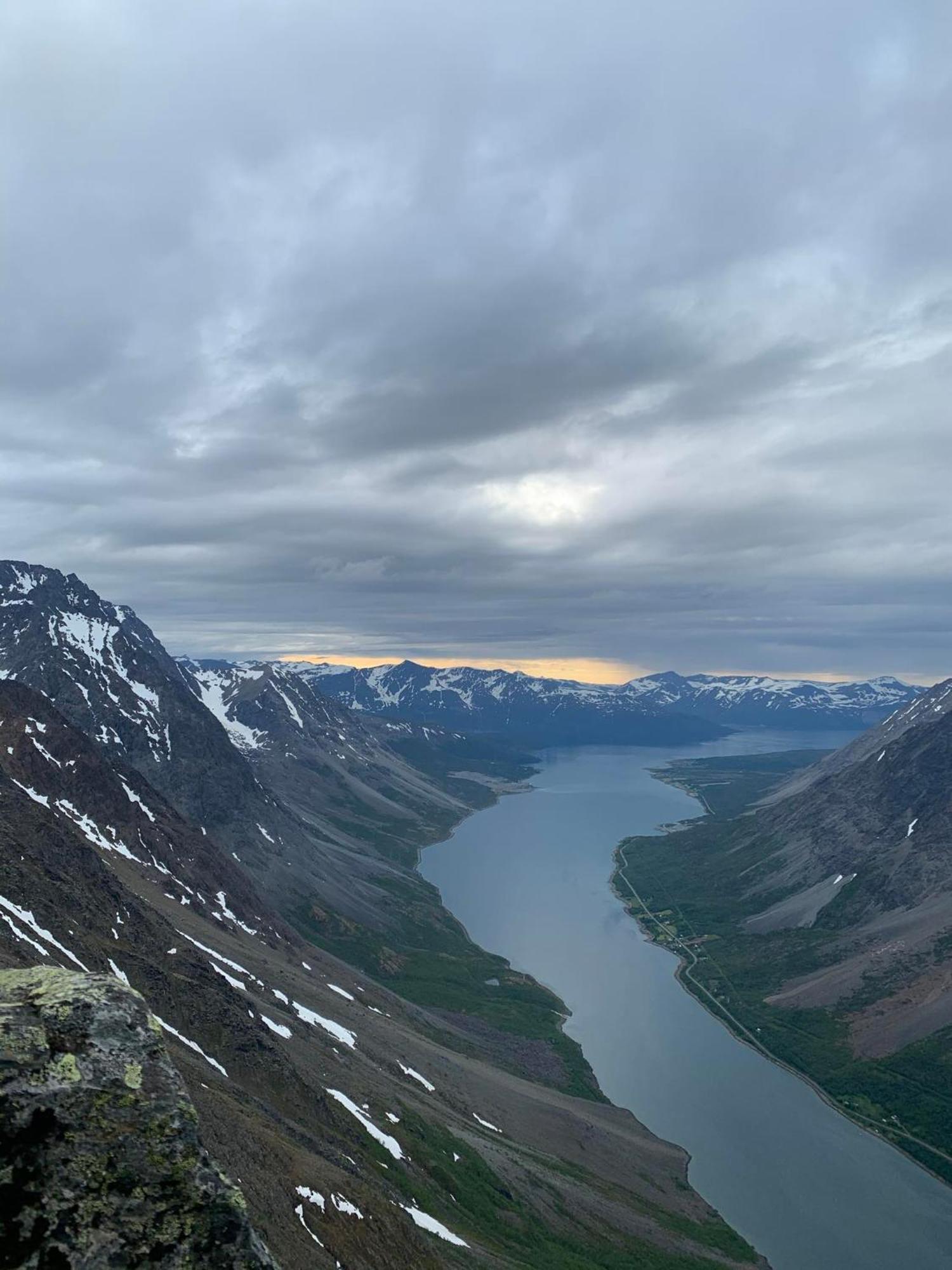 Lyngen Apartments Lyngseidet ภายนอก รูปภาพ