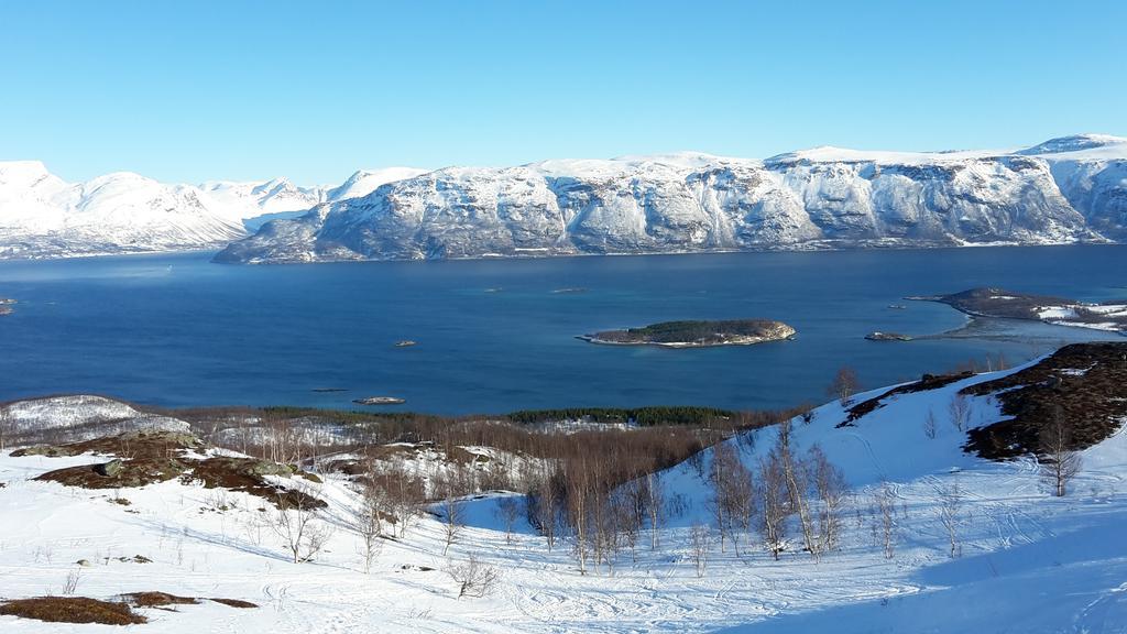 Lyngen Apartments Lyngseidet ภายนอก รูปภาพ