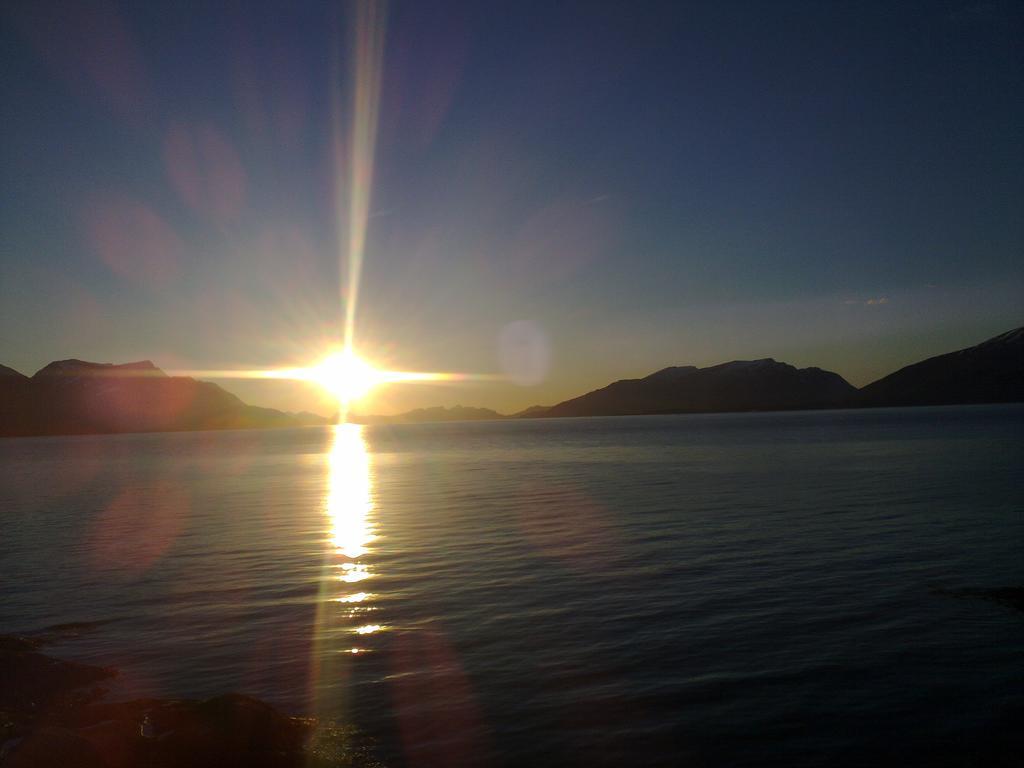 Lyngen Apartments Lyngseidet ภายนอก รูปภาพ